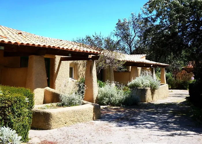 Village & De 3*