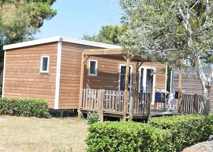 Village & De Kamp alanı 3*