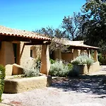 Village & De 3*