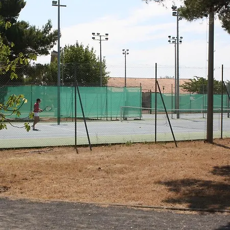 Village & De אתר קמפינג 3*